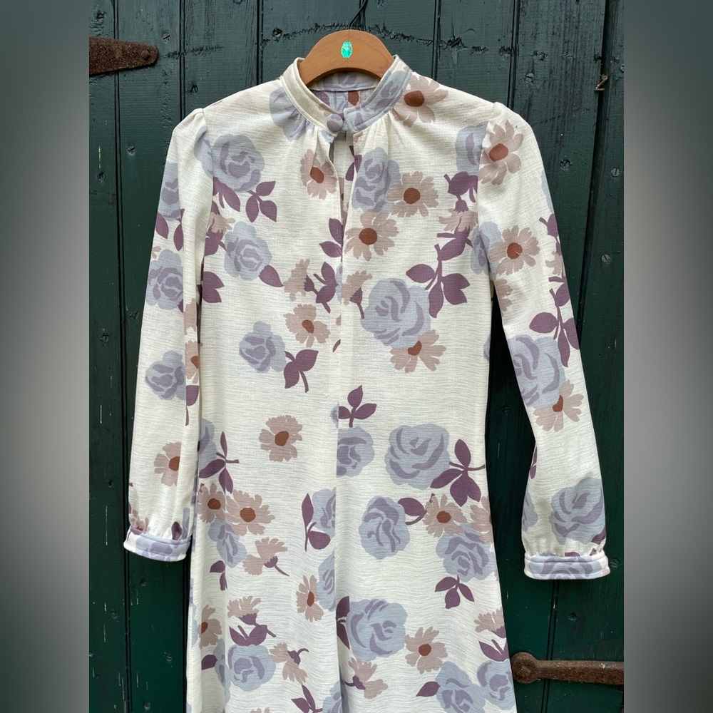 Lovely 70’s Roses Floral Cream Long Sleeve Boho Dress/ swing midi dress Small/MD